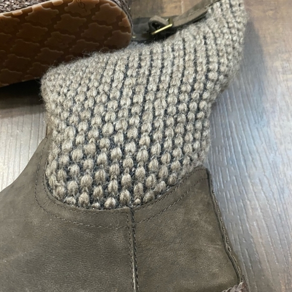 Ugg Australian Lyza grey boots -reposhed from @fashionista6869/Mary Beth E - Picture 8 of 8